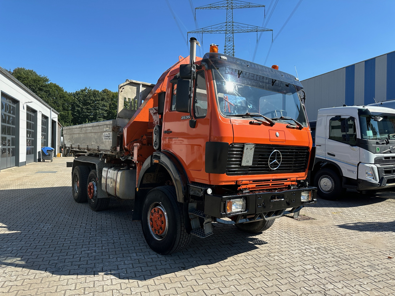 Mercedes-Benz 2535 NG 3-Seiten-Kipper mit Kran - Самосвал камион, Камион с кран: снимка 3 Mercedes-Benz 2535 NG 3-Seiten-Kipper mit Kran - Самосвал камион, Камион с кран: снимка 3