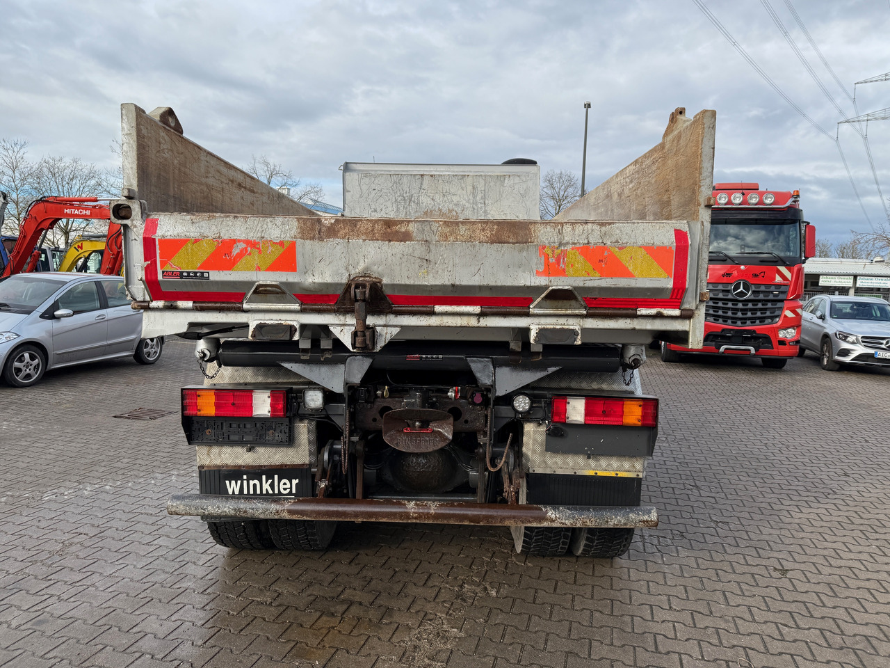 Mercedes-Benz 3346 Actros MP3 2-Seiten Kipper Bordmatic Klima Retarder - Самосвал камион: снимка 4 Mercedes-Benz 3346 Actros MP3 2-Seiten Kipper Bordmatic Klima Retarder - Самосвал камион: снимка 4