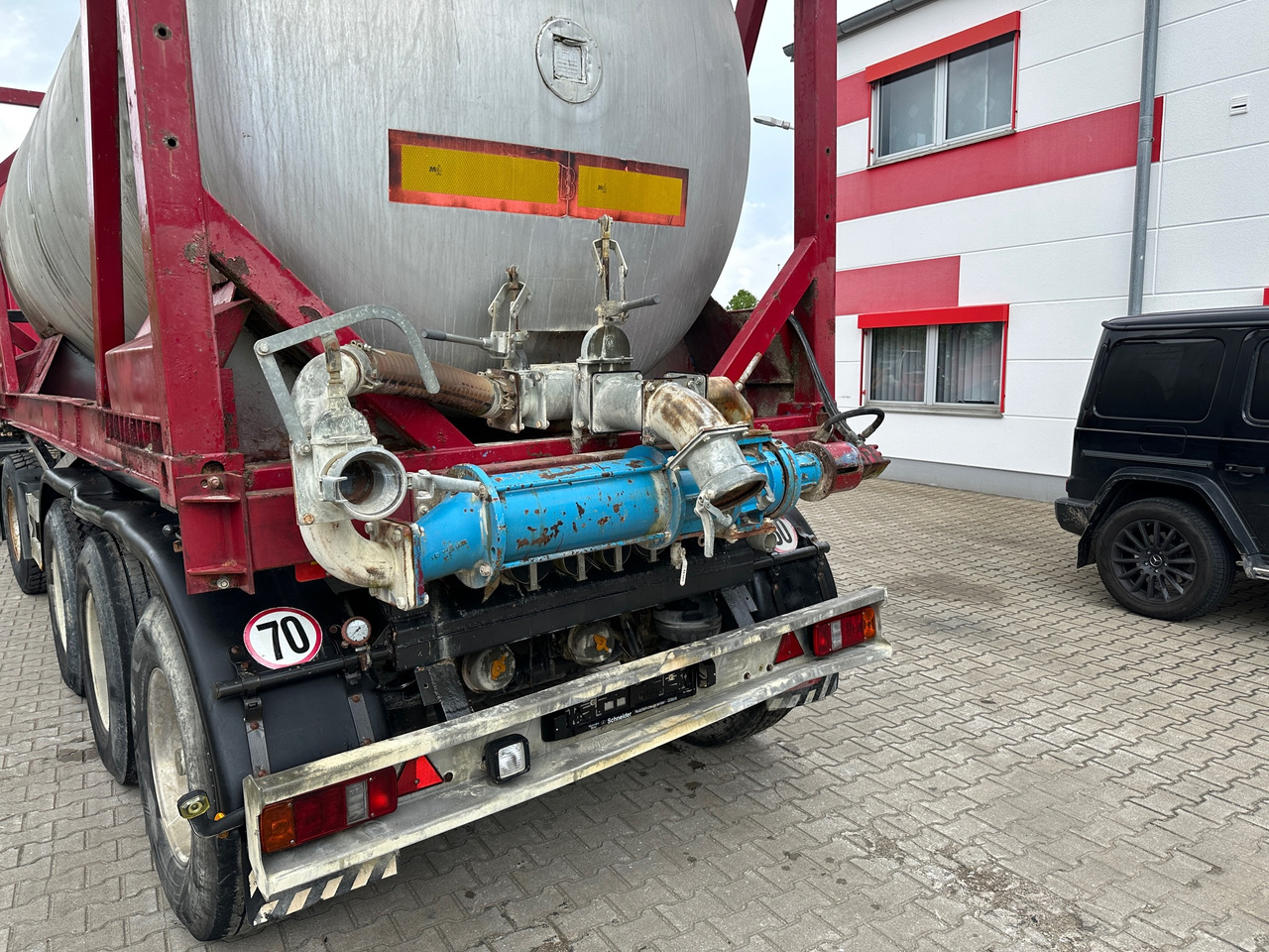Schmidt CKSA 10/22-20 20 ft Containerkippchassis mit Lebensmitteltank - Самосвал полуремарке: снимка 2 Schmidt CKSA 10/22-20 20 ft Containerkippchassis mit Lebensmitteltank - Самосвал полуремарке: снимка 2