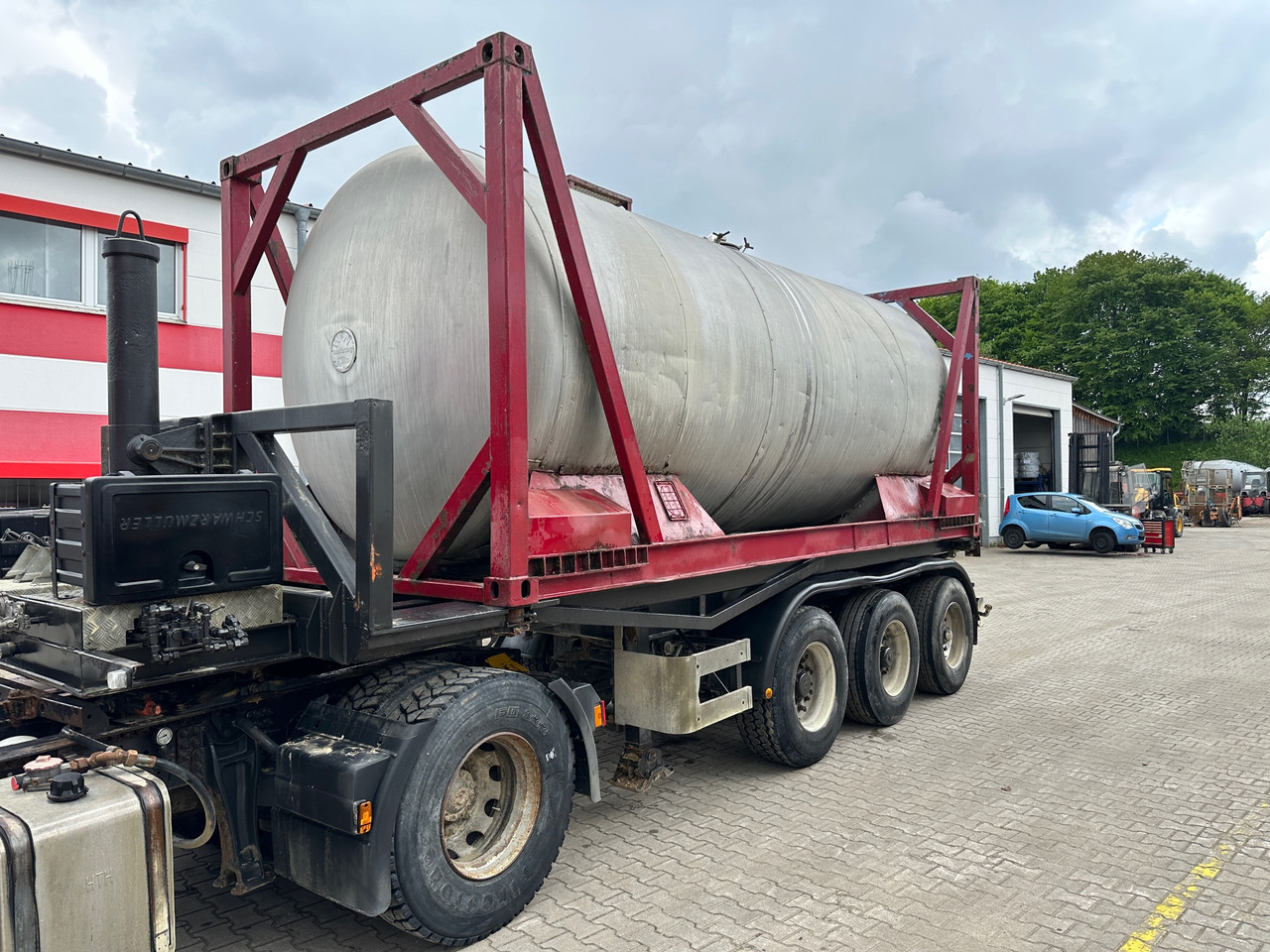 Schmidt CKSA 10/22-20 20 ft Containerkippchassis mit Lebensmitteltank - Самосвал полуремарке: снимка 4 Schmidt CKSA 10/22-20 20 ft Containerkippchassis mit Lebensmitteltank - Самосвал полуремарке: снимка 4