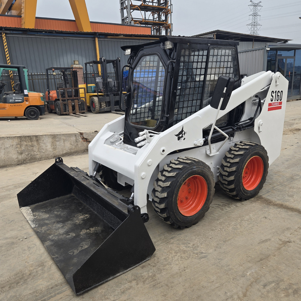 Мини челен товарач BOBCAT S160: снимка 1