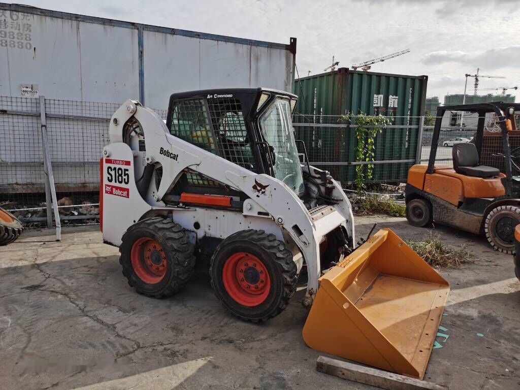 Bobcat S 185 - Мини челен товарач: снимка 4 Bobcat S 185 - Мини челен товарач: снимка 4