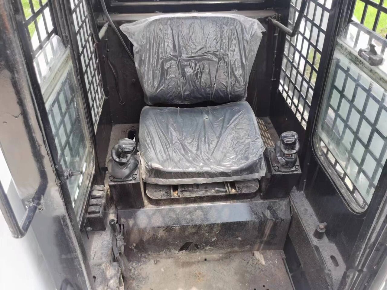 Мини челен товарач Bobcat S130: снимка 6