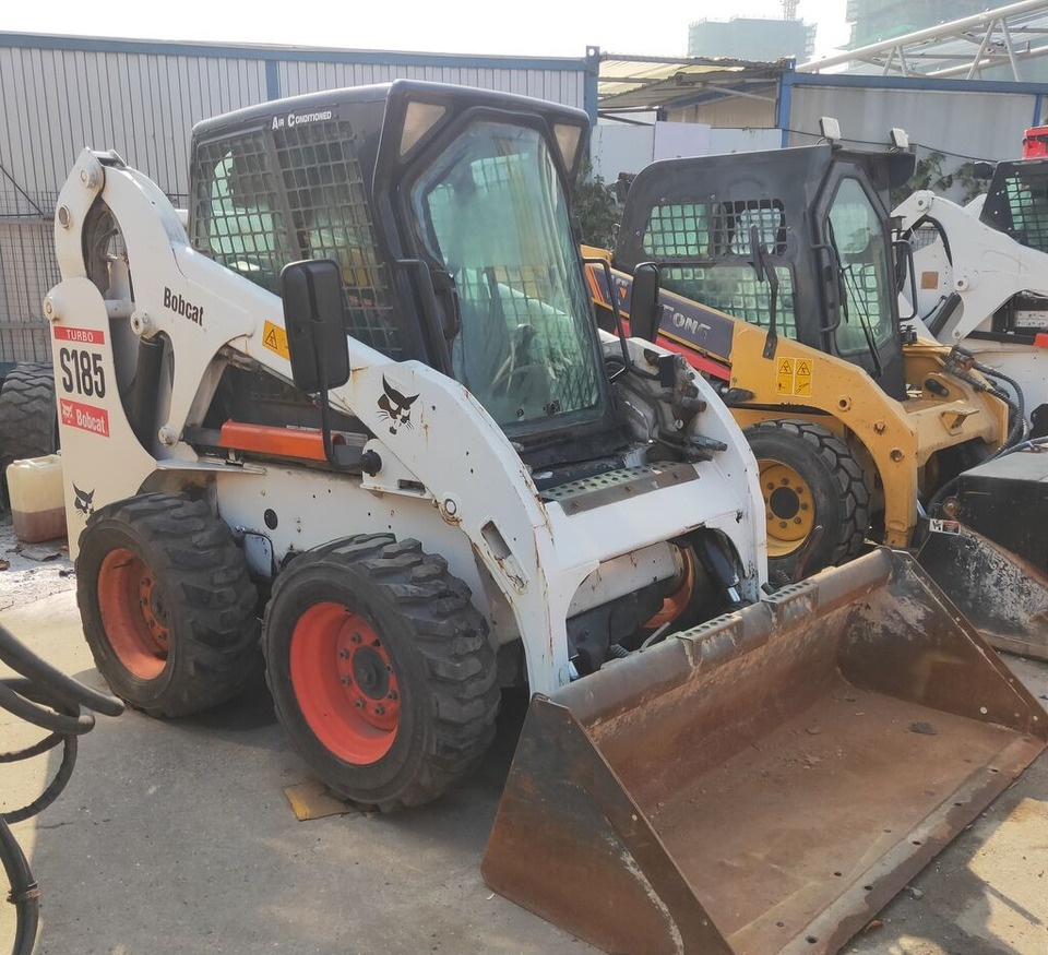 Bobcat S185 - Мини челен товарач: снимка 4 Bobcat S185 - Мини челен товарач: снимка 4