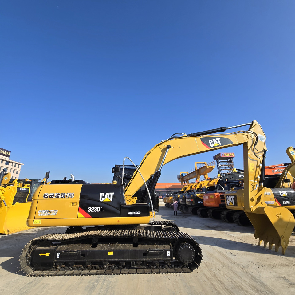 CATERPILLAR 323D L - Багер: снимка 2 CATERPILLAR 323D L - Багер: снимка 2