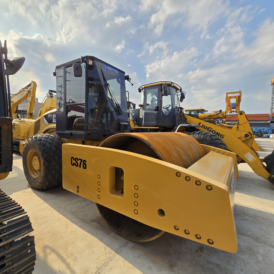 CATERPILLAR CS76 XT - Пътен валяк: снимка 1 CATERPILLAR CS76 XT - Пътен валяк: снимка 1