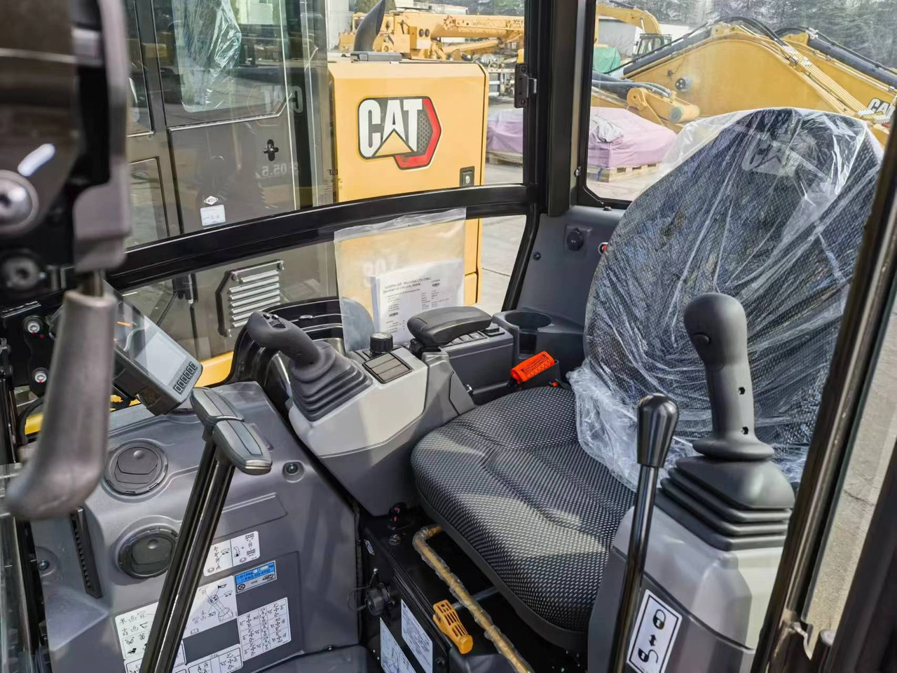 Caterpillar 302 - Верижен багер: снимка 3 Caterpillar 302 - Верижен багер: снимка 3