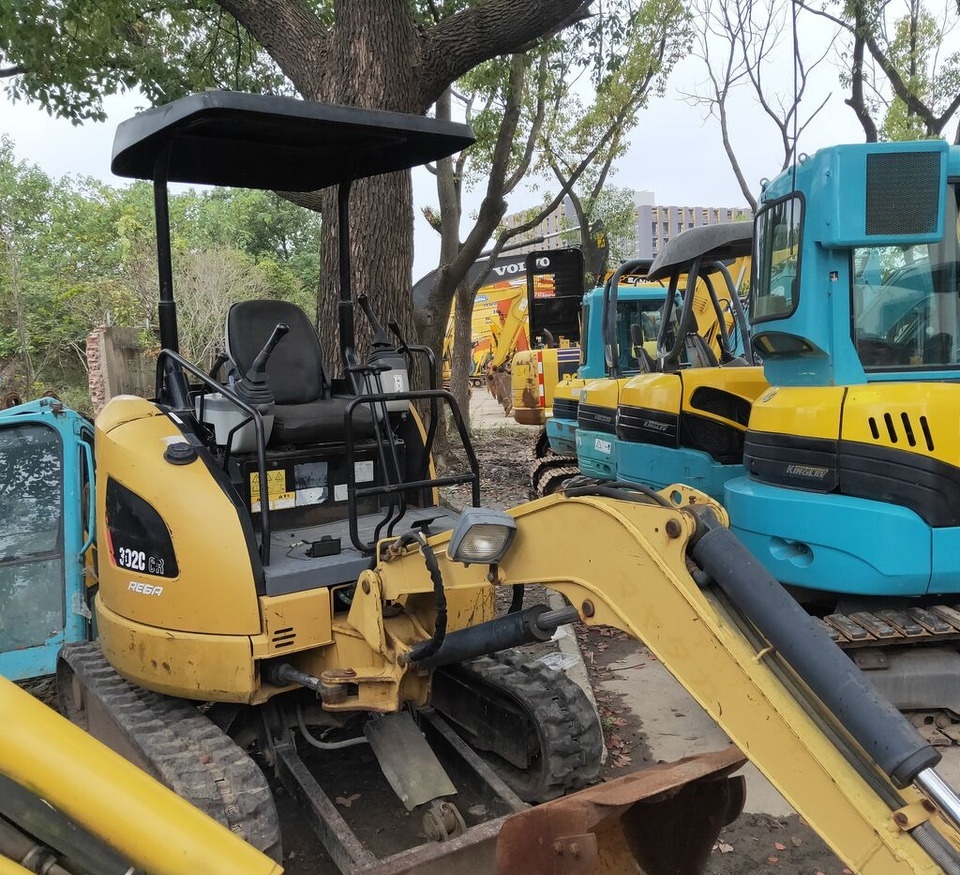 Caterpillar 302C - Мини багер: снимка 1 Caterpillar 302C - Мини багер: снимка 1