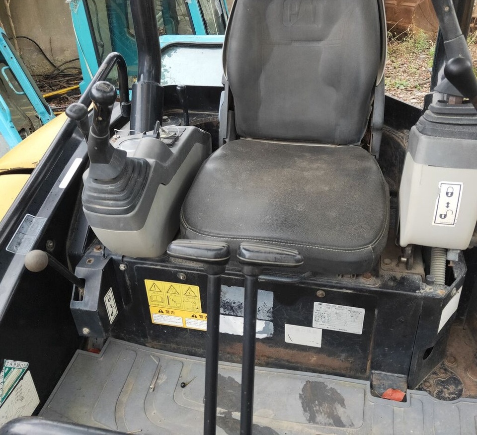 Caterpillar 302C - Мини багер: снимка 2 Caterpillar 302C - Мини багер: снимка 2