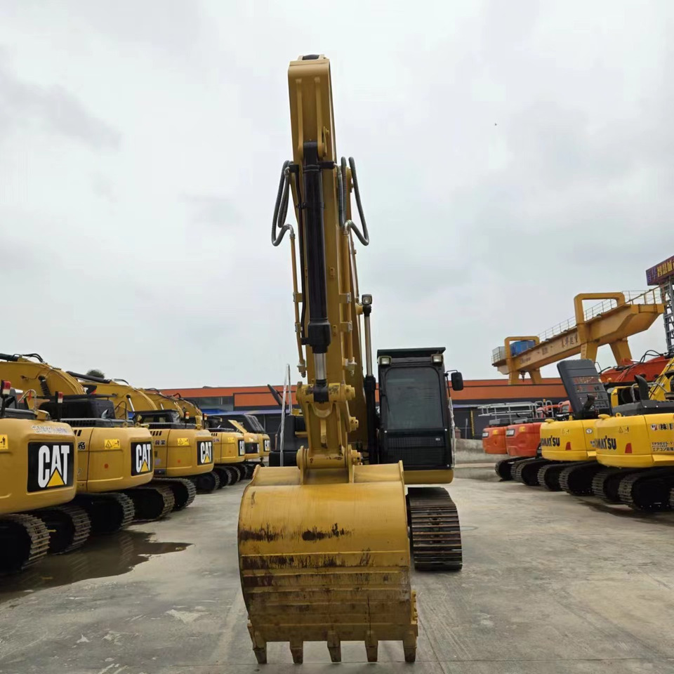 Caterpillar 320D2L - Верижен багер: снимка 2 Caterpillar 320D2L - Верижен багер: снимка 2