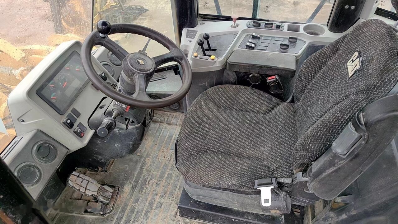 Caterpillar 950GC - Колесен товарач: снимка 2 Caterpillar 950GC - Колесен товарач: снимка 2