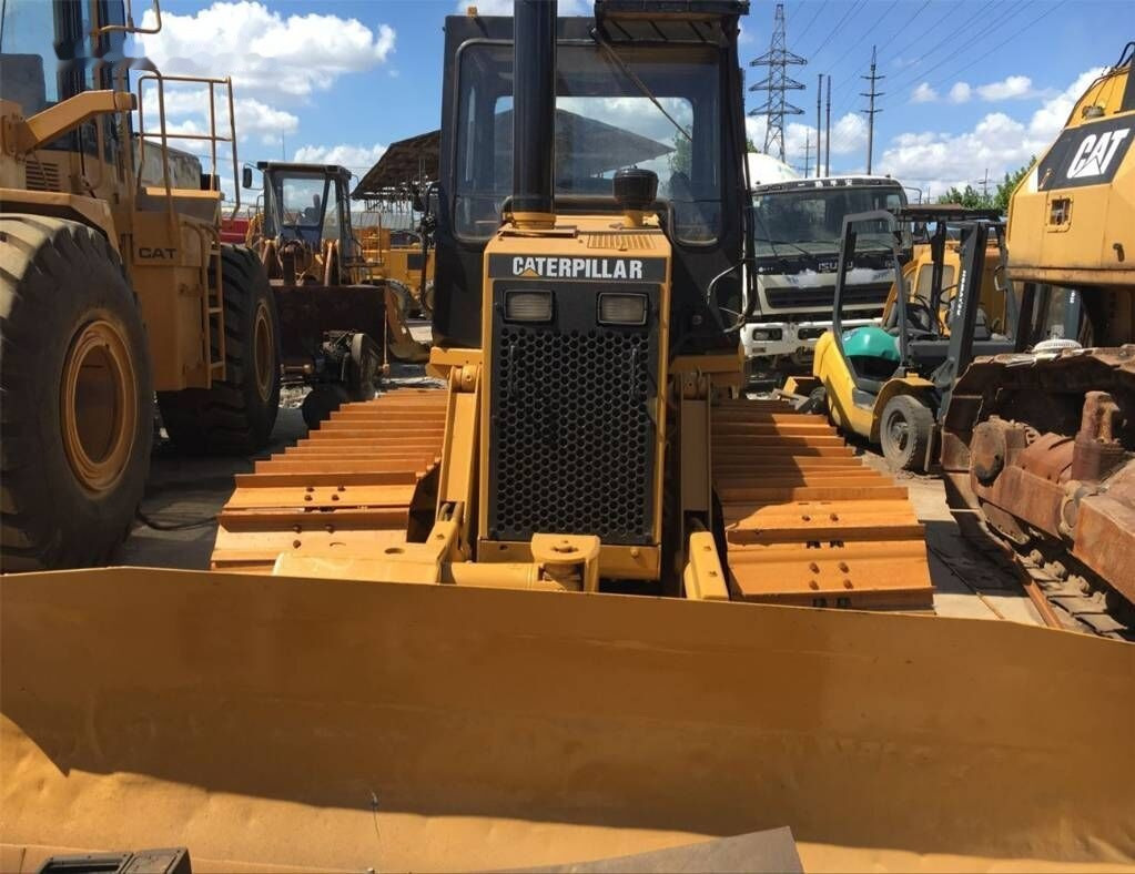 Caterpillar D4C - Булдозер: снимка 1 Caterpillar D4C - Булдозер: снимка 1