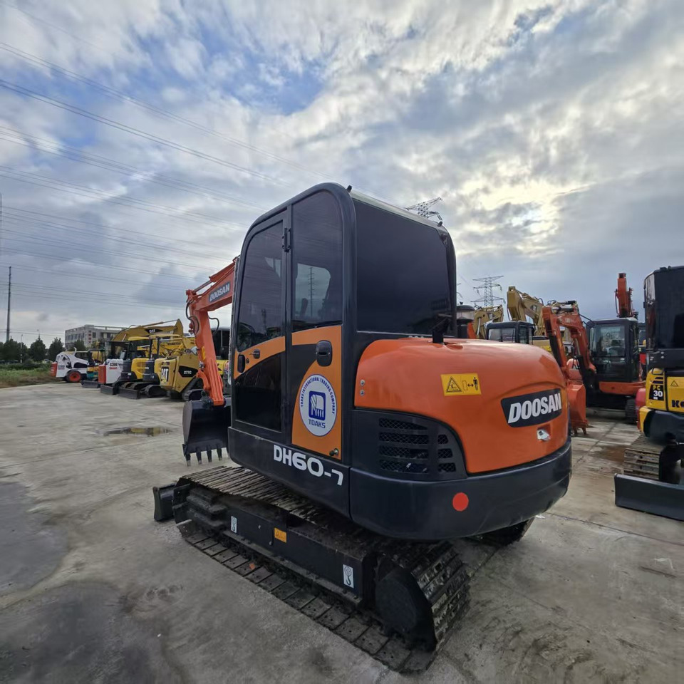 DOOSAN DH60 - Мини багер: снимка 4 DOOSAN DH60 - Мини багер: снимка 4
