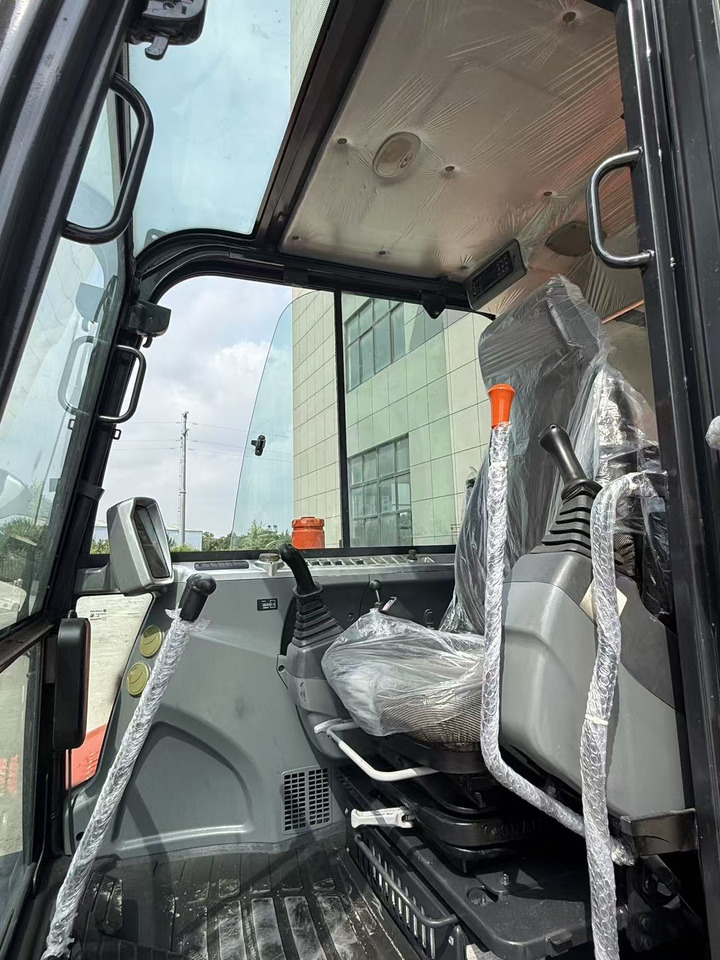 DOOSAN DX75 - Мини багер: снимка 5 DOOSAN DX75 - Мини багер: снимка 5