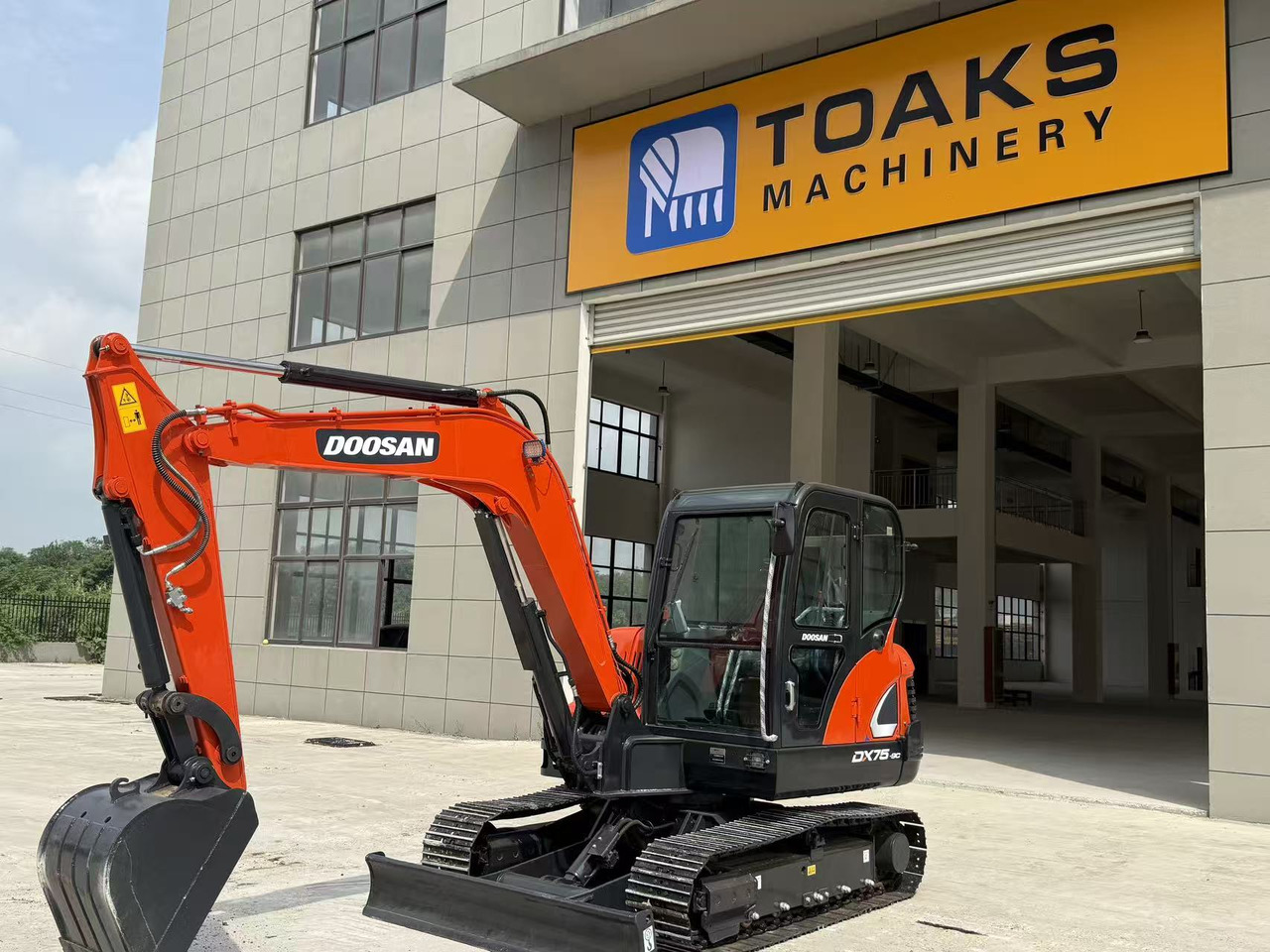 DOOSAN DX75 - Мини багер: снимка 1 DOOSAN DX75 - Мини багер: снимка 1