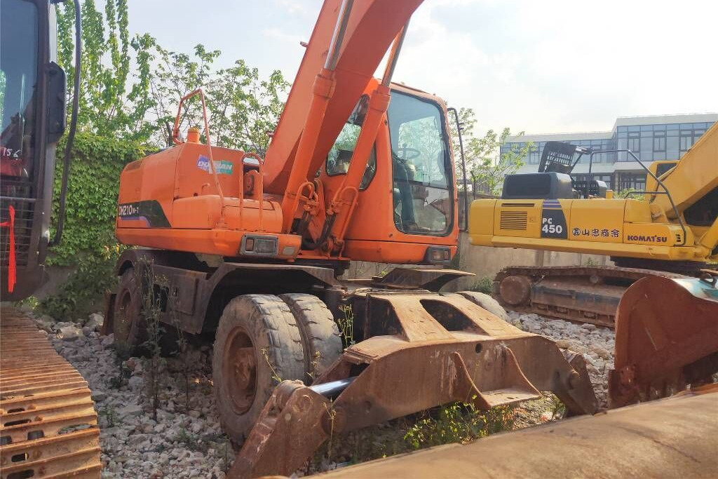 Doosan DH 210 W-7 - Колесен багер: снимка 2 Doosan DH 210 W-7 - Колесен багер: снимка 2