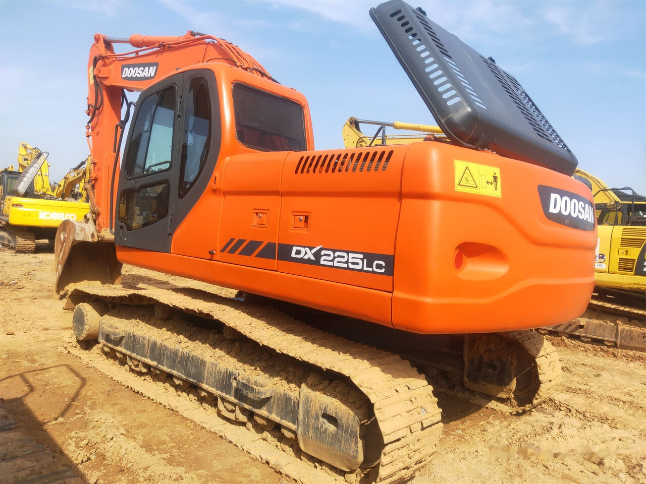 Doosan DX225LC - Верижен багер: снимка 2 Doosan DX225LC - Верижен багер: снимка 2