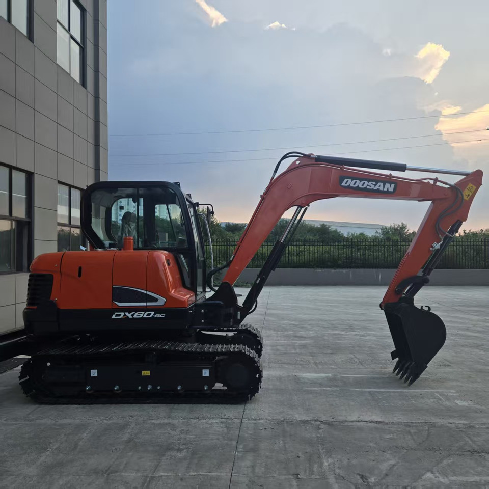 Doosan DX60 - Мини багер: снимка 2 Doosan DX60 - Мини багер: снимка 2