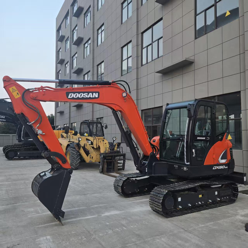 Doosan DX60 - Мини багер: снимка 3 Doosan DX60 - Мини багер: снимка 3