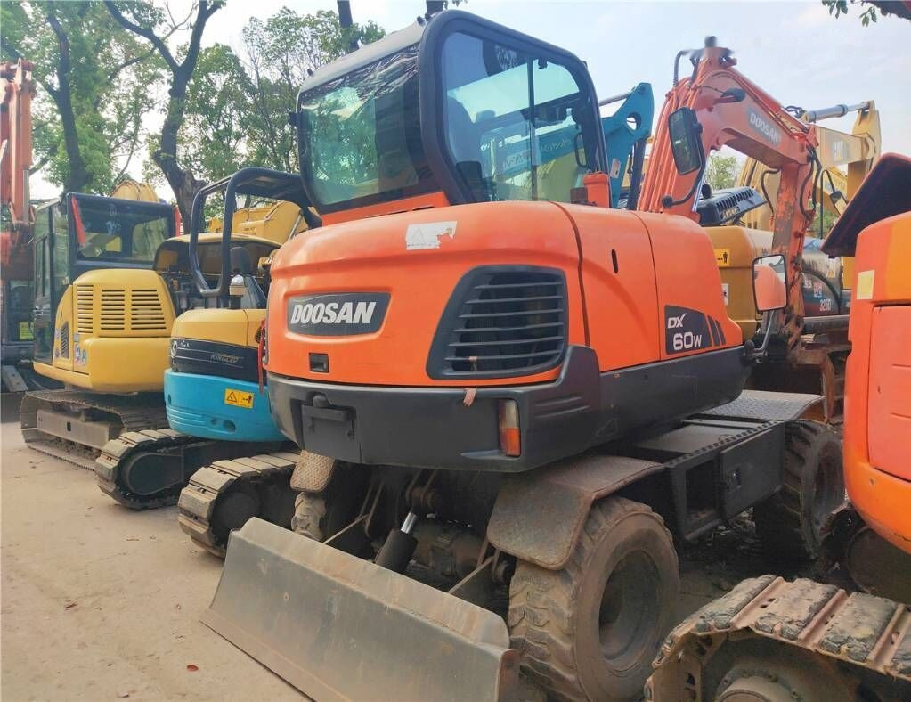 Doosan DX60 W - Колесен багер: снимка 2 Doosan DX60 W - Колесен багер: снимка 2