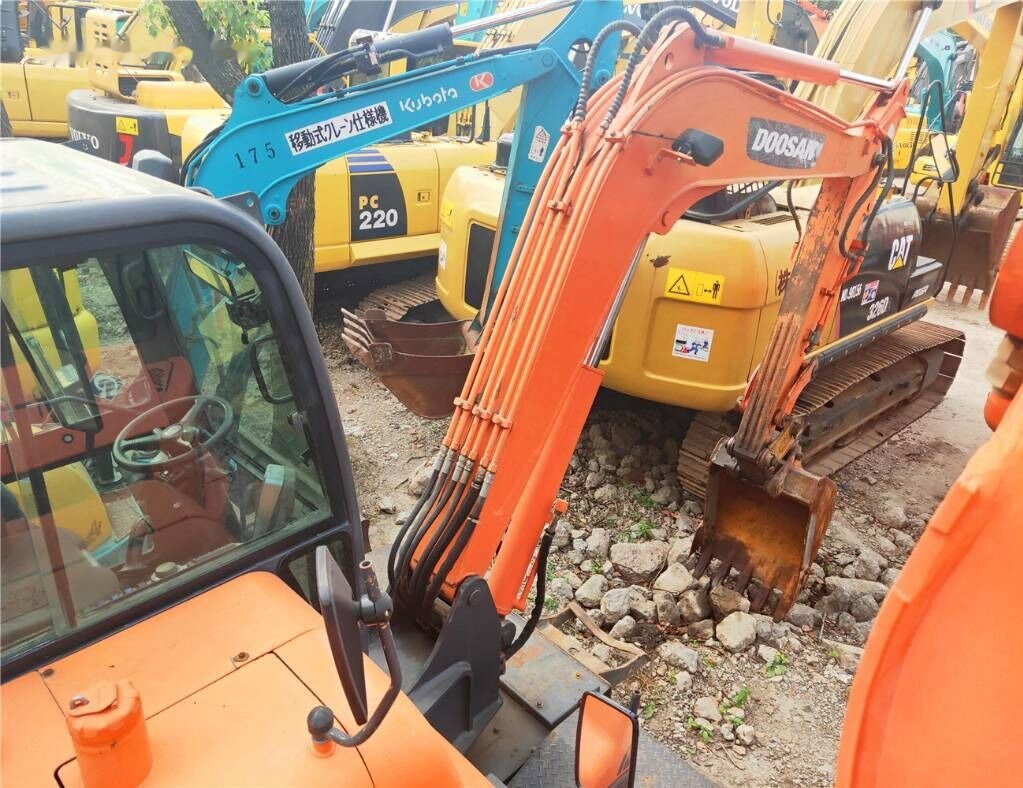 Doosan DX60 W - Колесен багер: снимка 3 Doosan DX60 W - Колесен багер: снимка 3