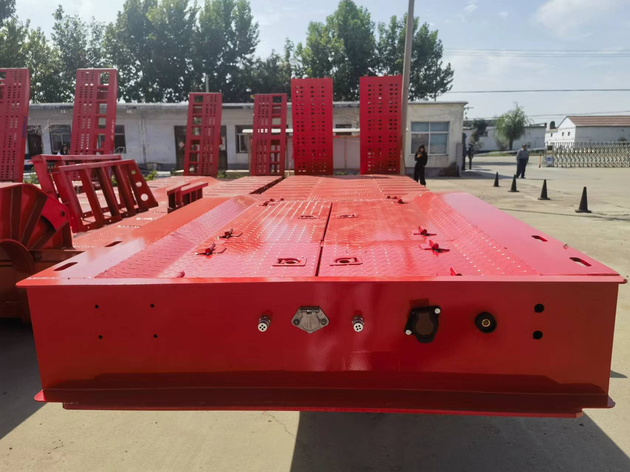 HUI HUANG AUTO - Бордово полуремарке/ Платформа: снимка 4 HUI HUANG AUTO - Бордово полуремарке/ Платформа: снимка 4