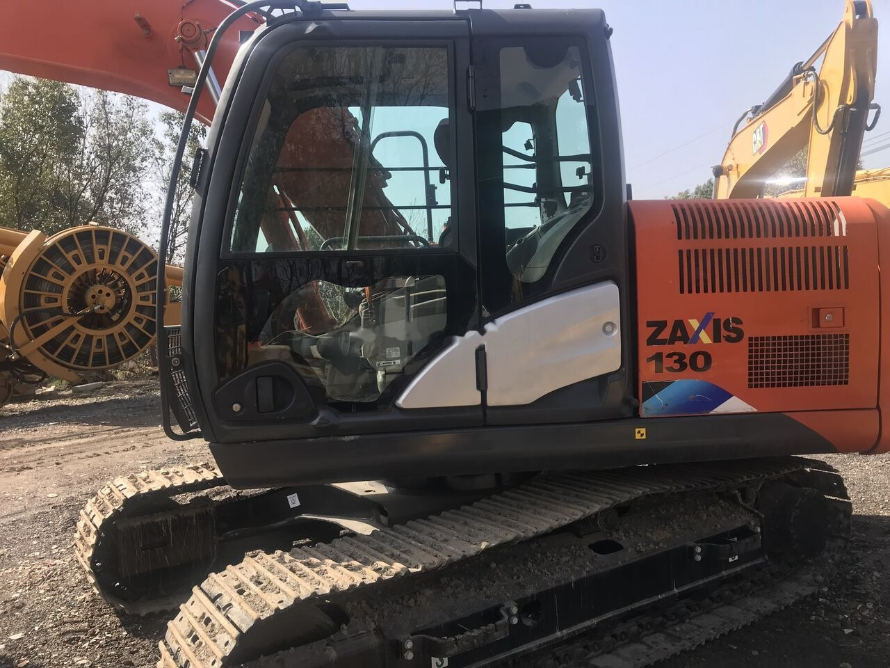 Hitachi ZX130 - Верижен багер: снимка 3 Hitachi ZX130 - Верижен багер: снимка 3