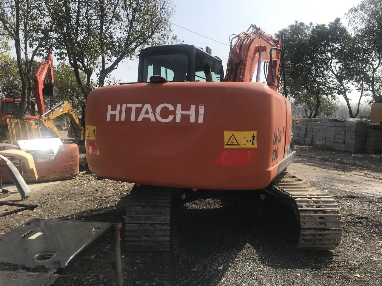 Hitachi ZX130 - Верижен багер: снимка 5 Hitachi ZX130 - Верижен багер: снимка 5