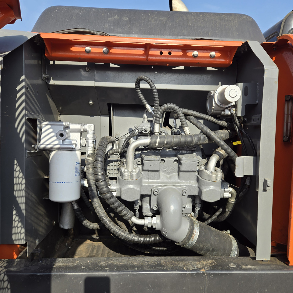 Багер Hitachi ZX210: снимка 9 Багер Hitachi ZX210: снимка 9