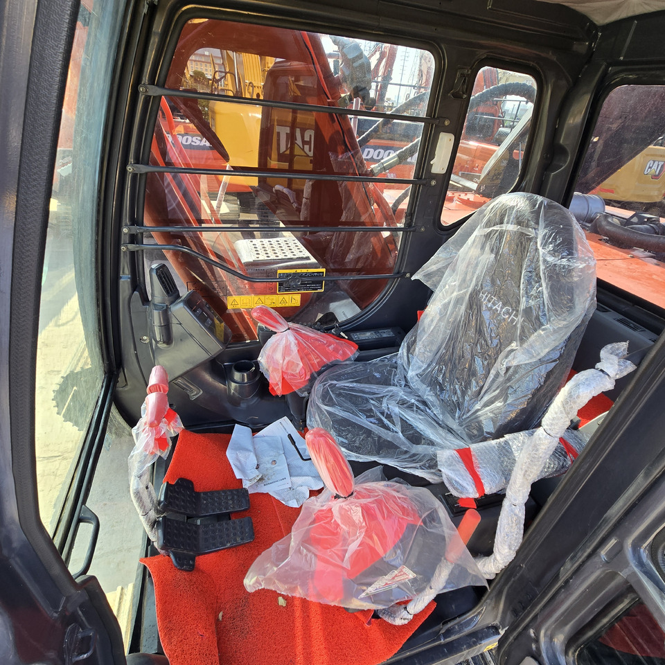 Багер Hitachi ZX210: снимка 10 Багер Hitachi ZX210: снимка 10