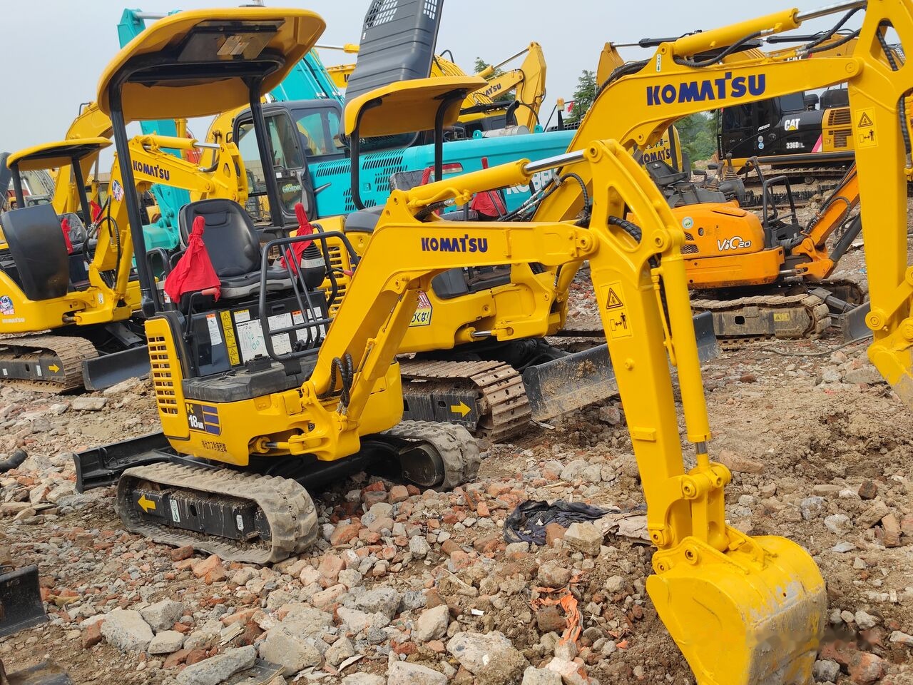 Komatsu PC18MR - Мини багер: снимка 3 Komatsu PC18MR - Мини багер: снимка 3