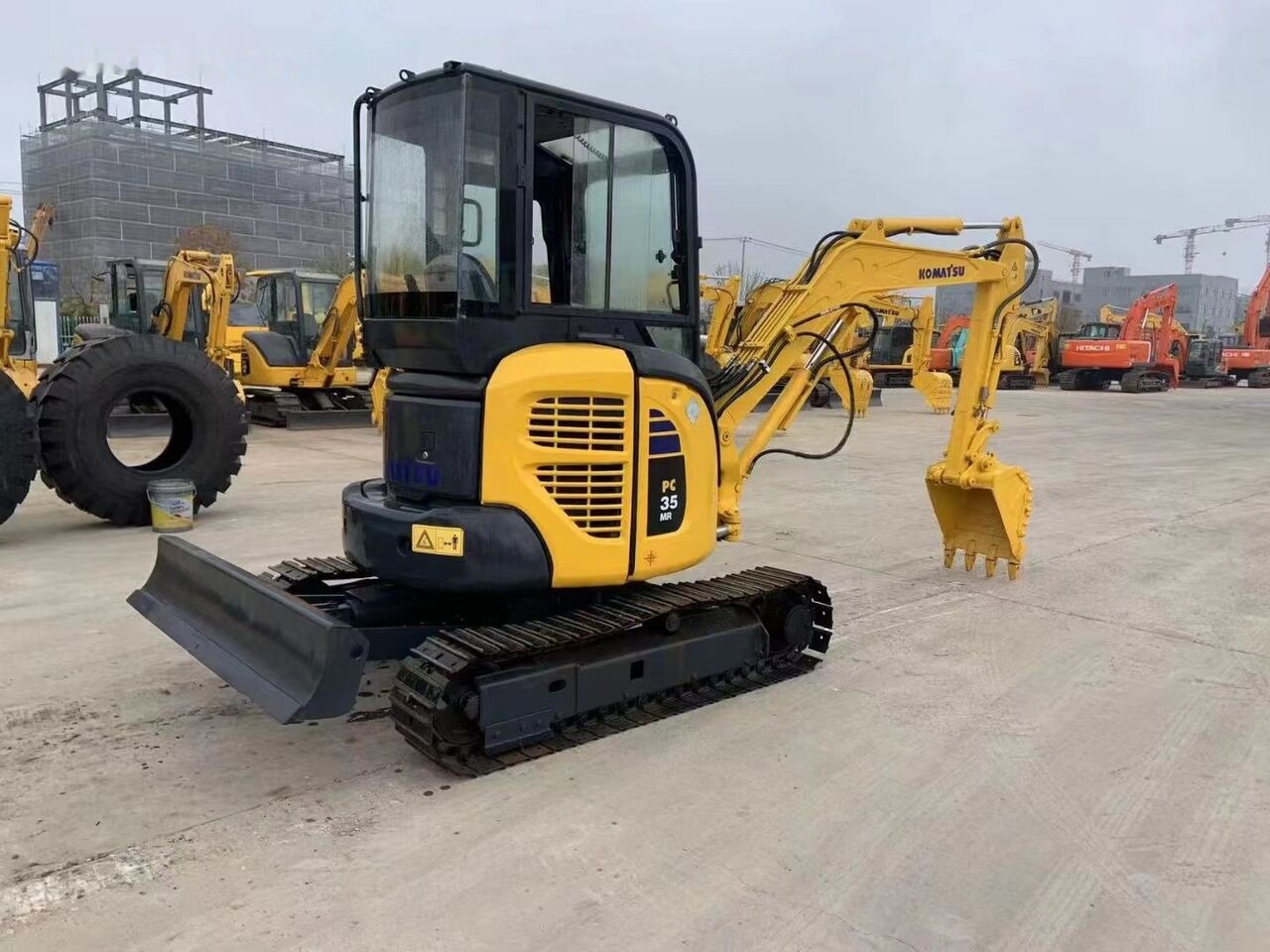 Komatsu Quasi-New PC35MR - Мини багер: снимка 1 Komatsu Quasi-New PC35MR - Мини багер: снимка 1