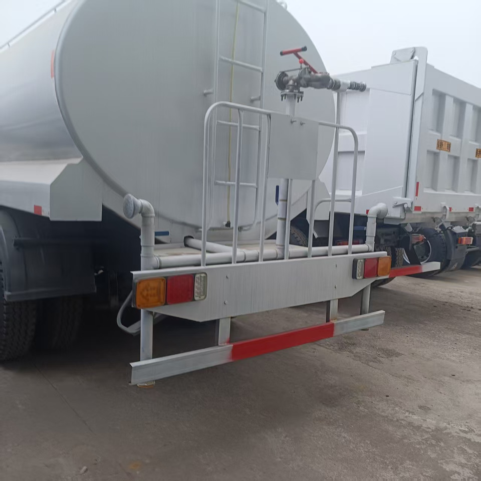 Sinotruk HOWO 375 6*4 Sprinkler - Комунална/ Специална техника: снимка 2 Sinotruk HOWO 375 6*4 Sprinkler - Комунална/ Специална техника: снимка 2