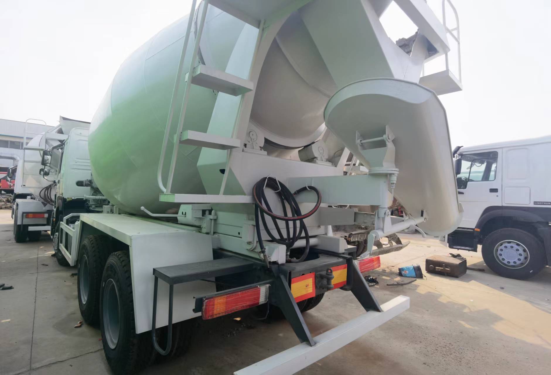 Бетоновоз Sinotruk HOWO 371 6*4 Concrete mixer truck: снимка 6