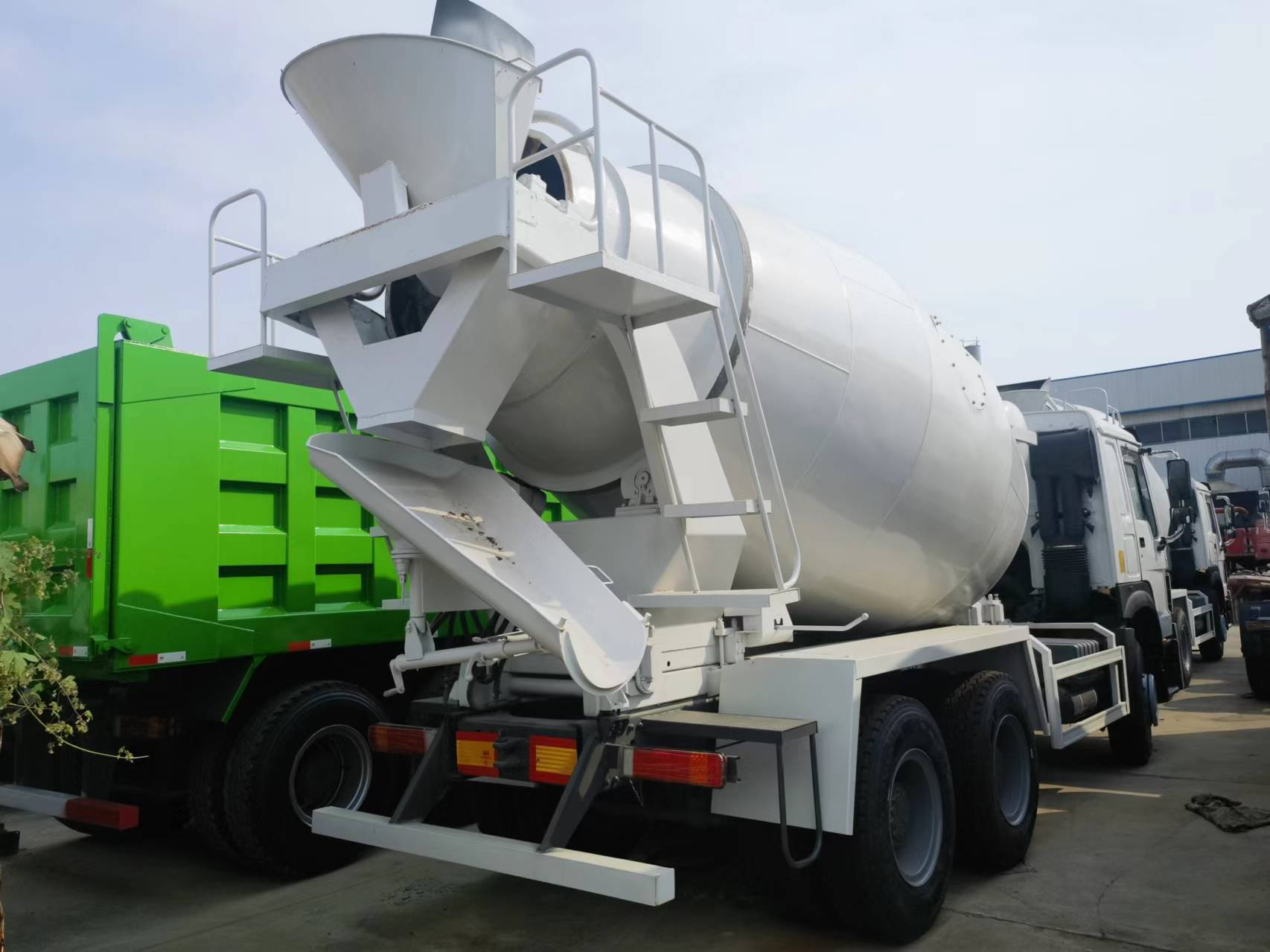 Бетоновоз Sinotruk HOWO 371 6*4 Concrete mixer truck: снимка 9