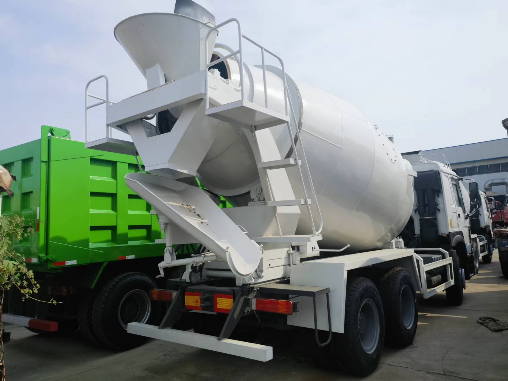 Бетоновоз Sinotruk HOWO 371 6*4 Concrete mixer truck: снимка 8