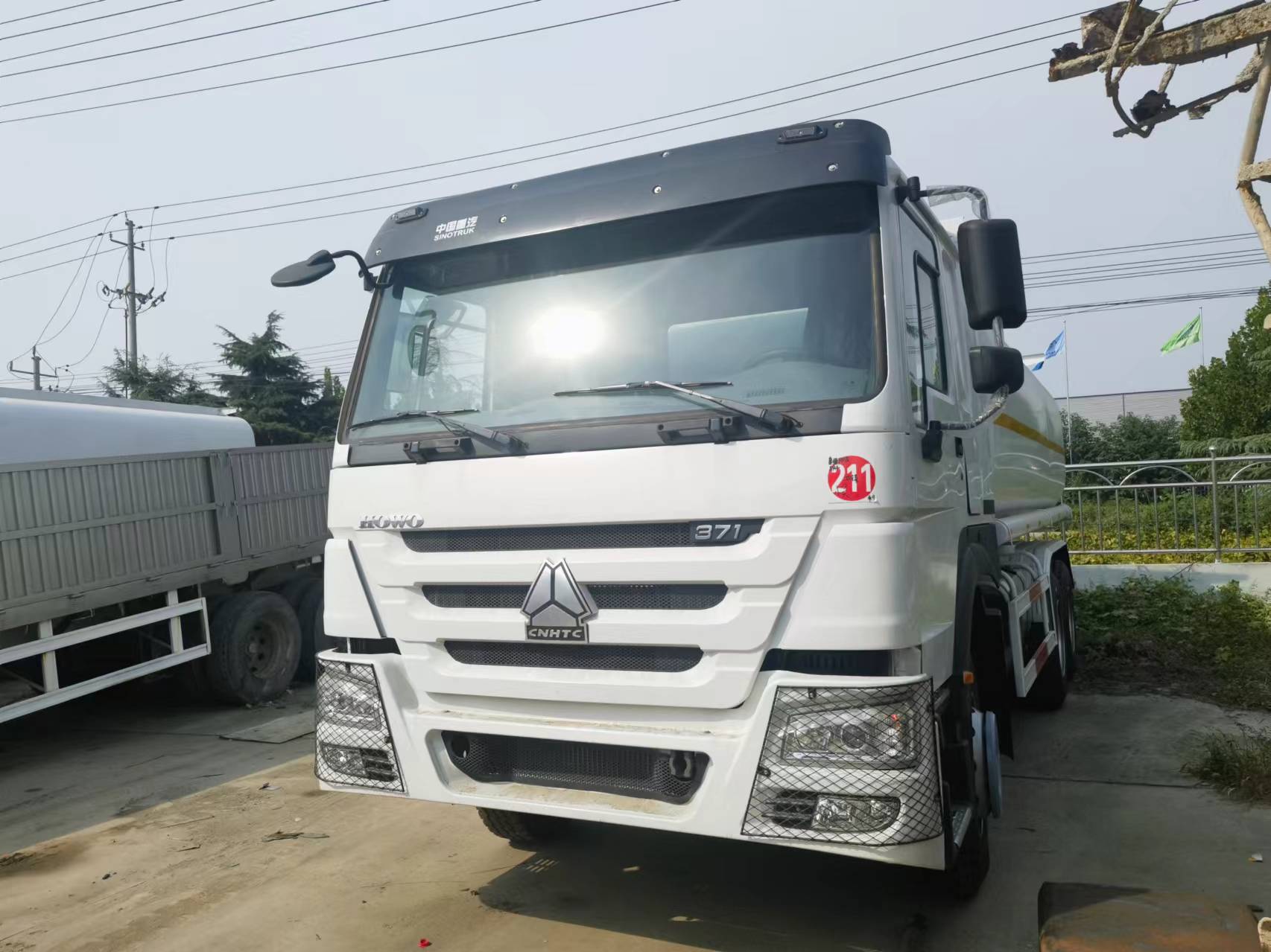 Sinotruk HOWO 371 6*4 Tank truck - Камион цистерна: снимка 1 Sinotruk HOWO 371 6*4 Tank truck - Камион цистерна: снимка 1