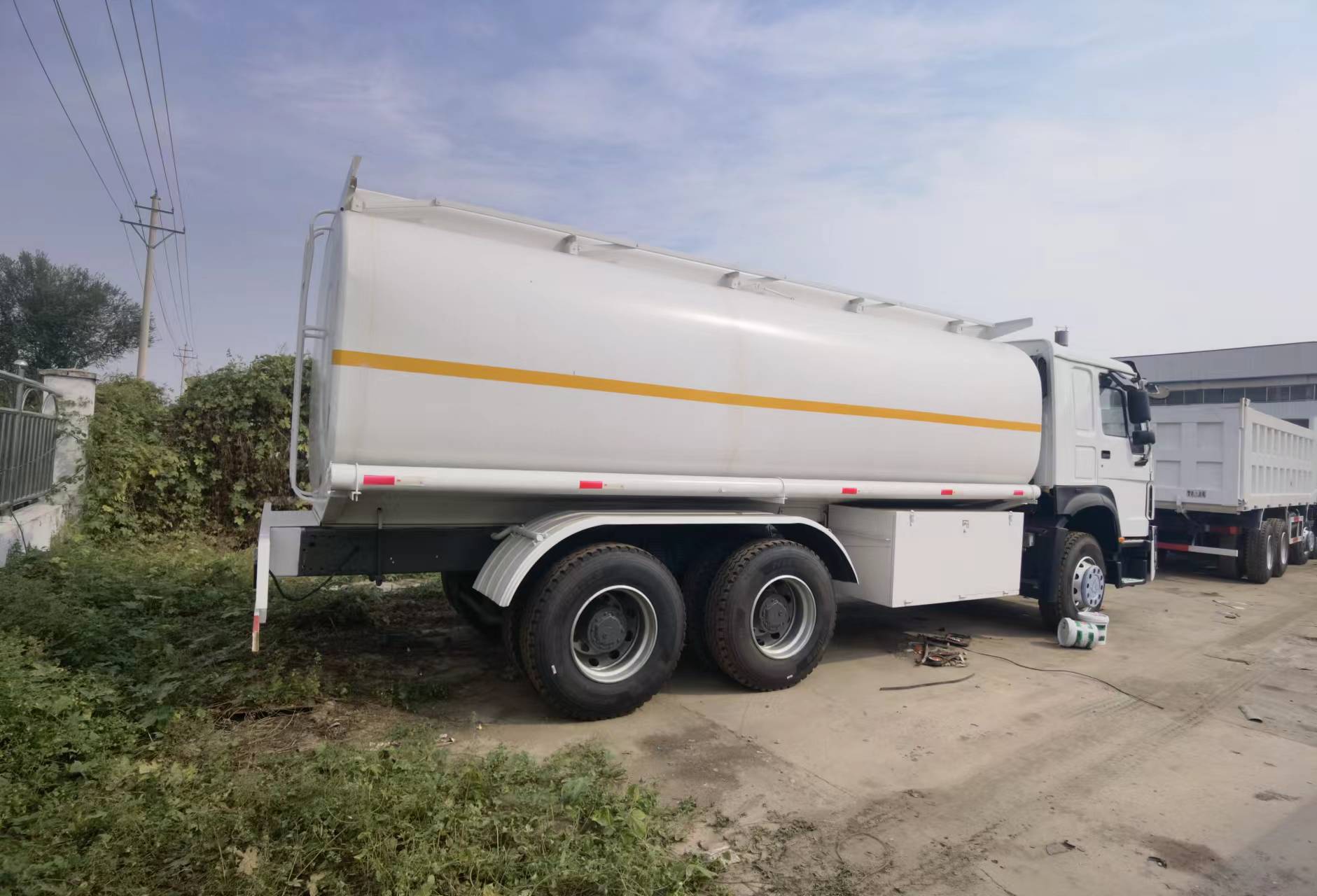 Sinotruk HOWO 371 6*4 Tank truck - Камион цистерна: снимка 3 Sinotruk HOWO 371 6*4 Tank truck - Камион цистерна: снимка 3
