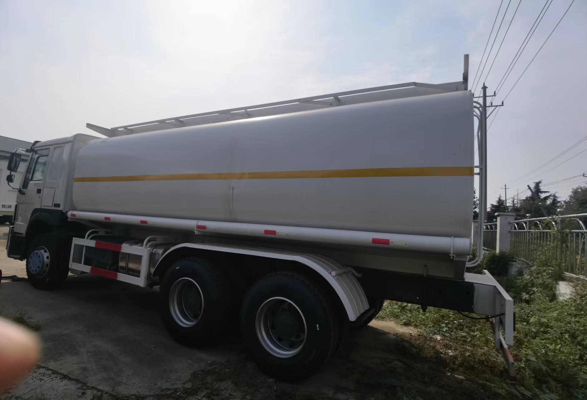 Sinotruk HOWO 371 6*4 Tank truck - Камион цистерна: снимка 5 Sinotruk HOWO 371 6*4 Tank truck - Камион цистерна: снимка 5
