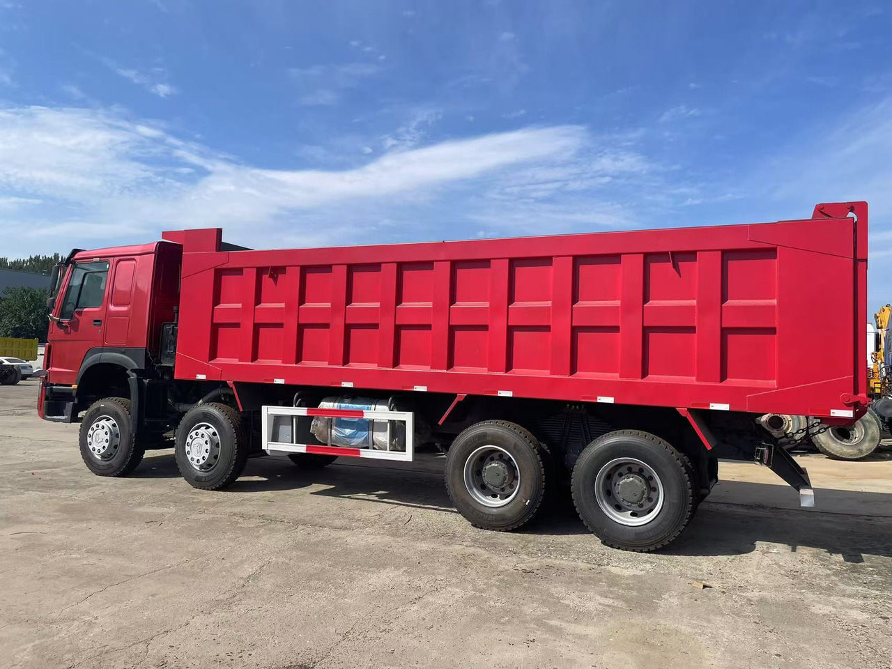 Sinotruk HOWO 371 8*4 Dump truck - Самосвал камион: снимка 3 Sinotruk HOWO 371 8*4 Dump truck - Самосвал камион: снимка 3