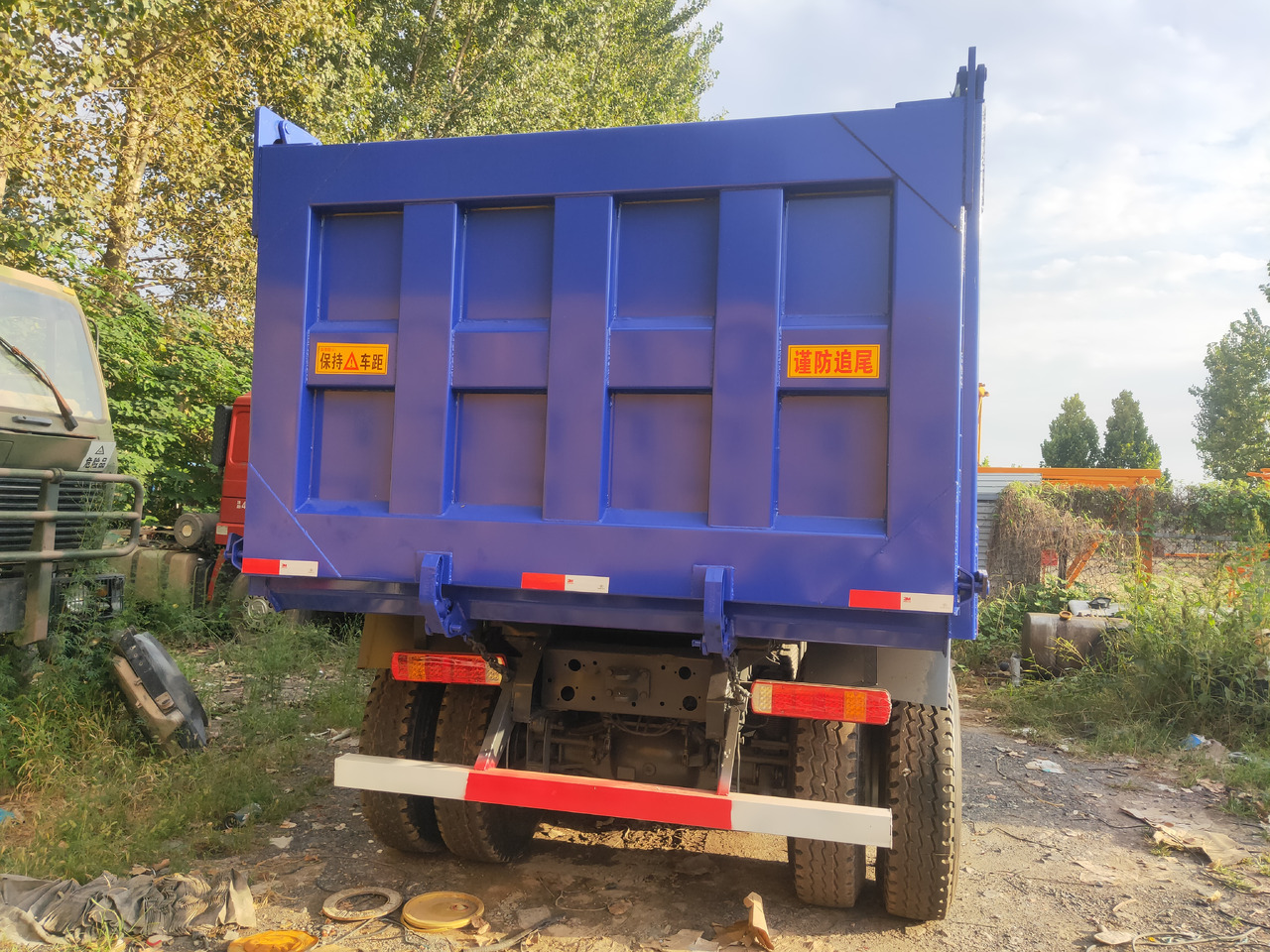 Самосвал камион Sinotruk HOWO 371 8*4 Dump truck: снимка 11