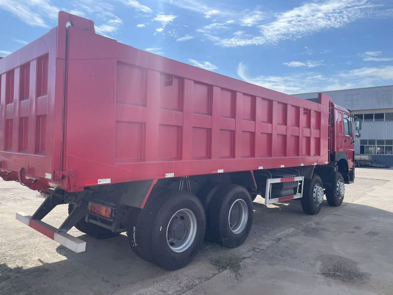 Sinotruk HOWO 371 8*4 Dump truck - Самосвал камион: снимка 2 Sinotruk HOWO 371 8*4 Dump truck - Самосвал камион: снимка 2