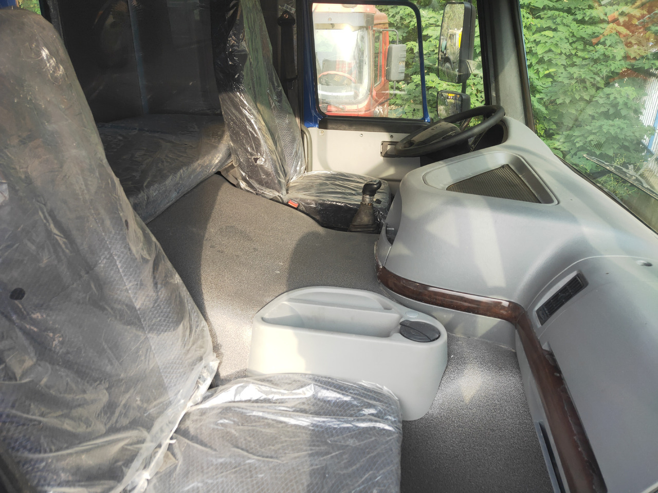 Самосвал камион Sinotruk HOWO 371 8*4 Dump truck: снимка 7