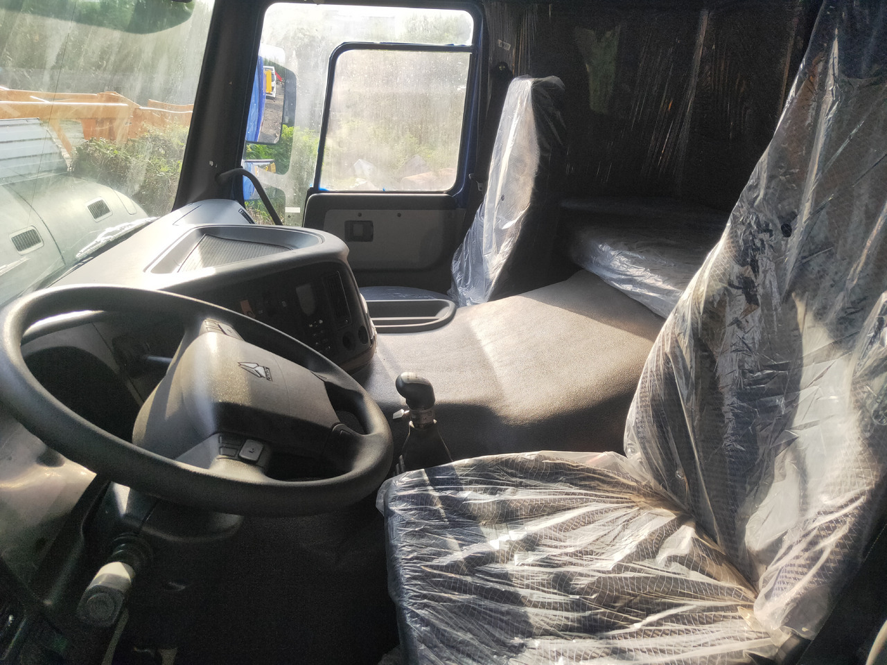 Самосвал камион Sinotruk HOWO 371 8*4 Dump truck: снимка 10