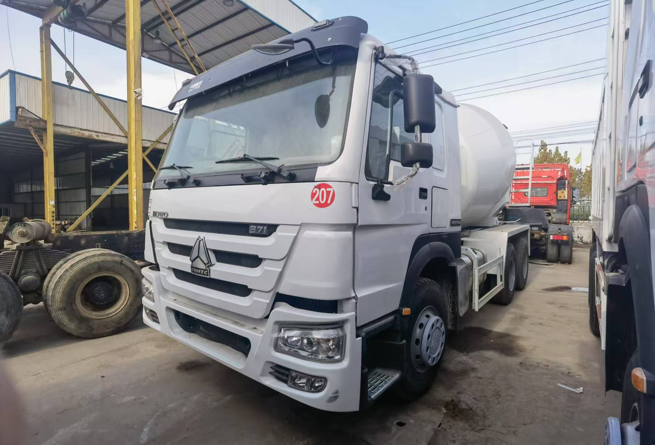 Sinotruk HOWO 371 Concrete mixer truck - Бетоновоз: снимка 2 Sinotruk HOWO 371 Concrete mixer truck - Бетоновоз: снимка 2