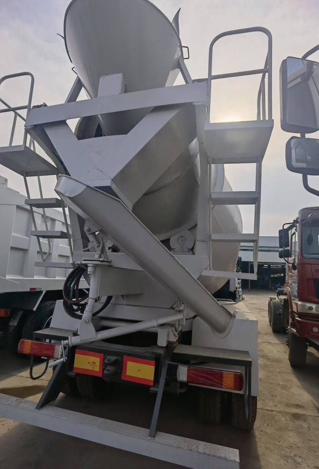 Sinotruk HOWO 371 Concrete mixer truck - Бетоновоз: снимка 4 Sinotruk HOWO 371 Concrete mixer truck - Бетоновоз: снимка 4