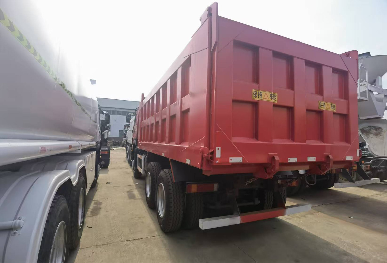Самосвал камион Sinotruk HOWO 6*4 Dump truck: снимка 6