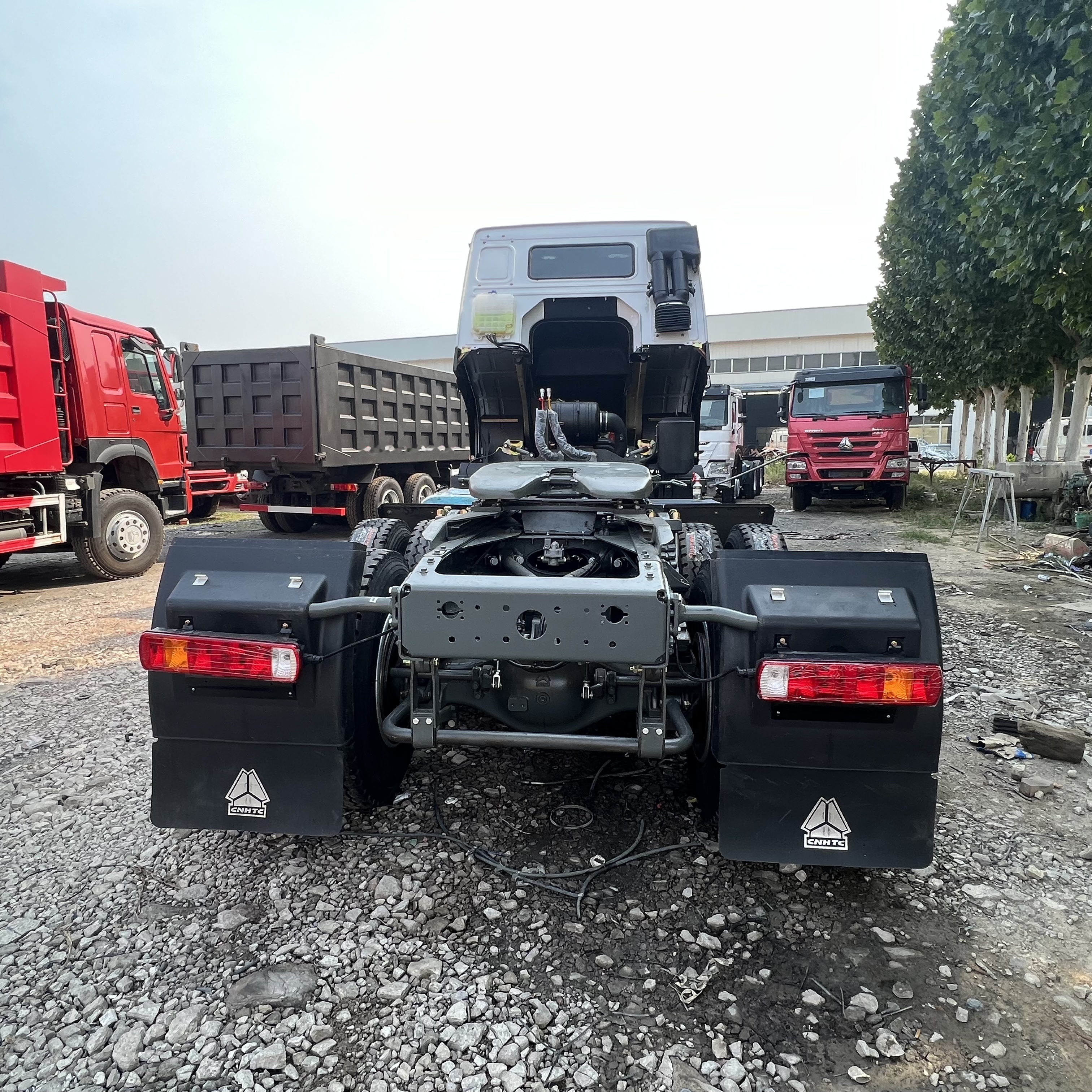 Sinotruk HOWO 371 Tractor - Влекач: снимка 2 Sinotruk HOWO 371 Tractor - Влекач: снимка 2