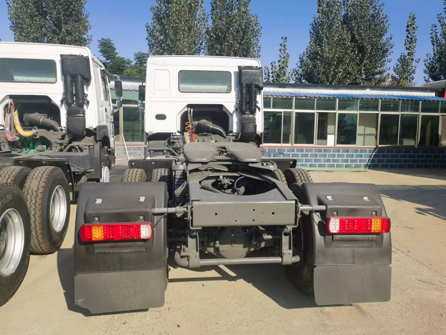 Sinotruk HOWO 371 Tractor - Влекач: снимка 2 Sinotruk HOWO 371 Tractor - Влекач: снимка 2
