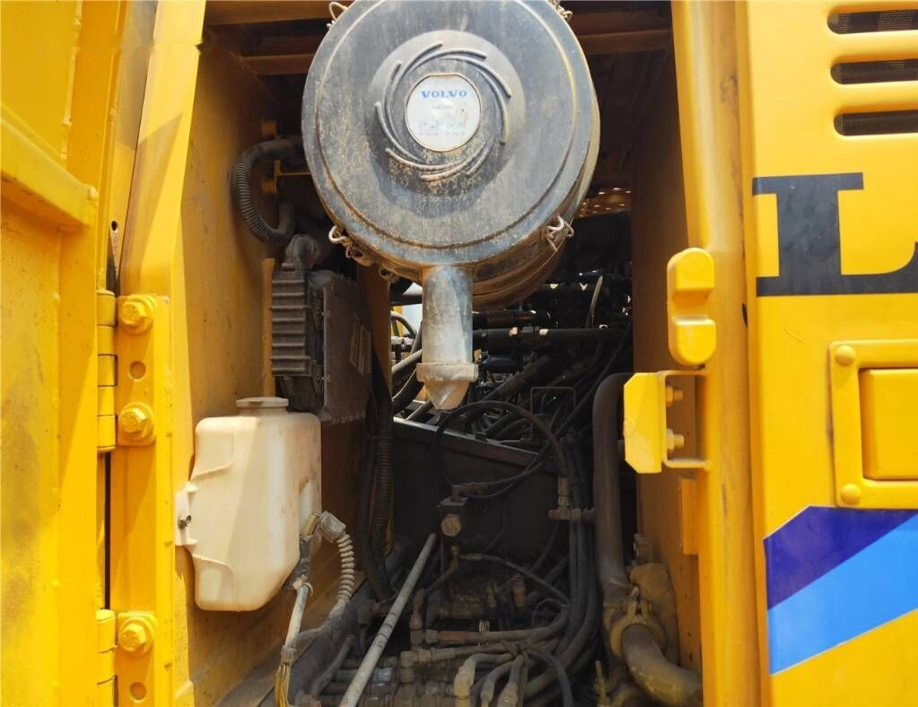 Volvo EC 210 B LC - Верижен багер: снимка 4 Volvo EC 210 B LC - Верижен багер: снимка 4